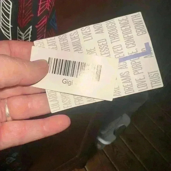 Lularoe large black Gigi short sleeve t shirt multi color arrow quill design. - Picture 6 of 8